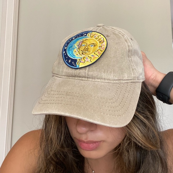 Sun & Moon Hat - Picture 2 of 3